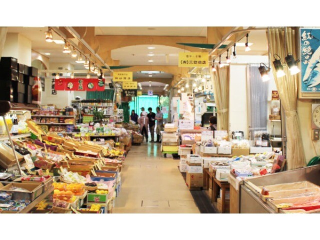 ショッピングセンター　ぷららてんま（ショッピングセンター）まで604m