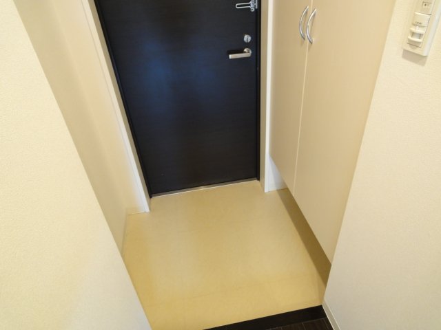 玄関　同物件別号室の写真です。