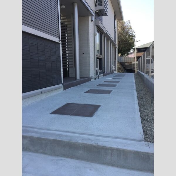 その他　落ち着いた玄関です