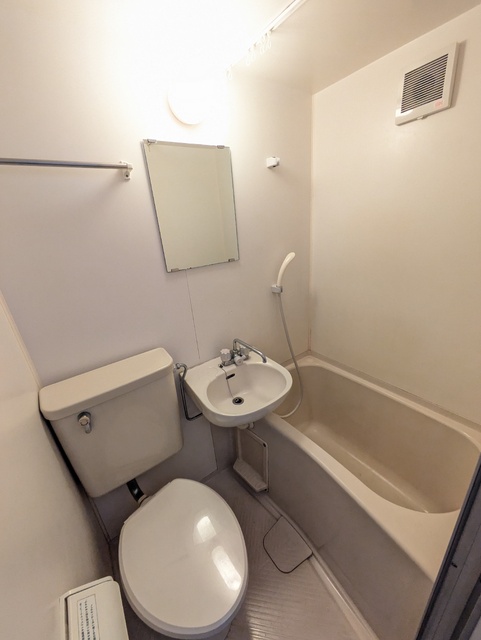 バス・シャワールーム　※クリーニング前の写真です