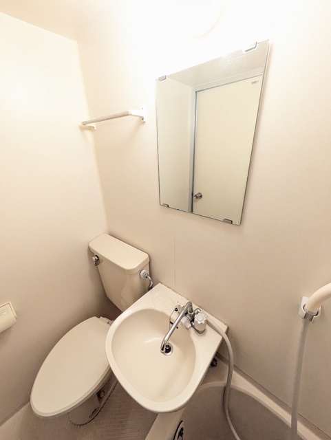 洗面設備　※クリーニング前の写真です