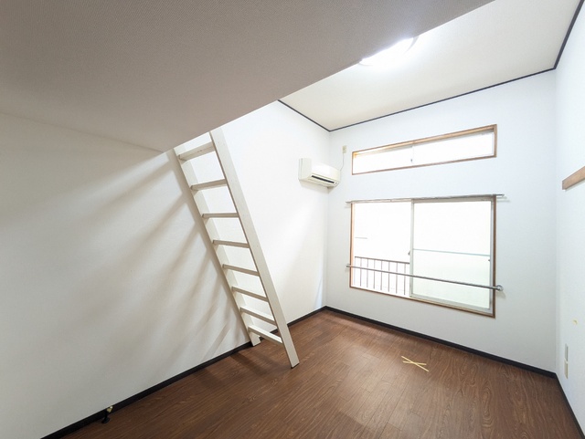 居室・リビング　※クリーニング前の写真です