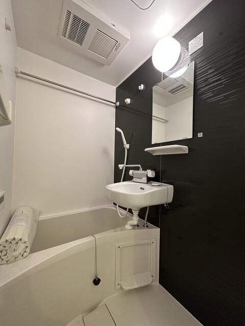 バス・シャワールーム　アクセントクロスが映えるバスルーム