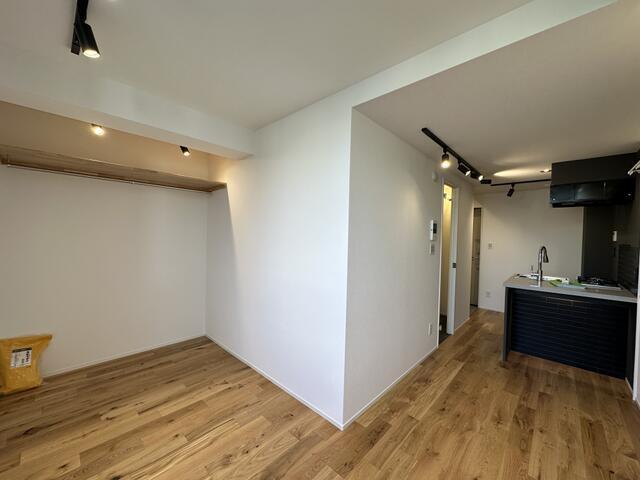 居室・リビング　木目が綺麗なお部屋