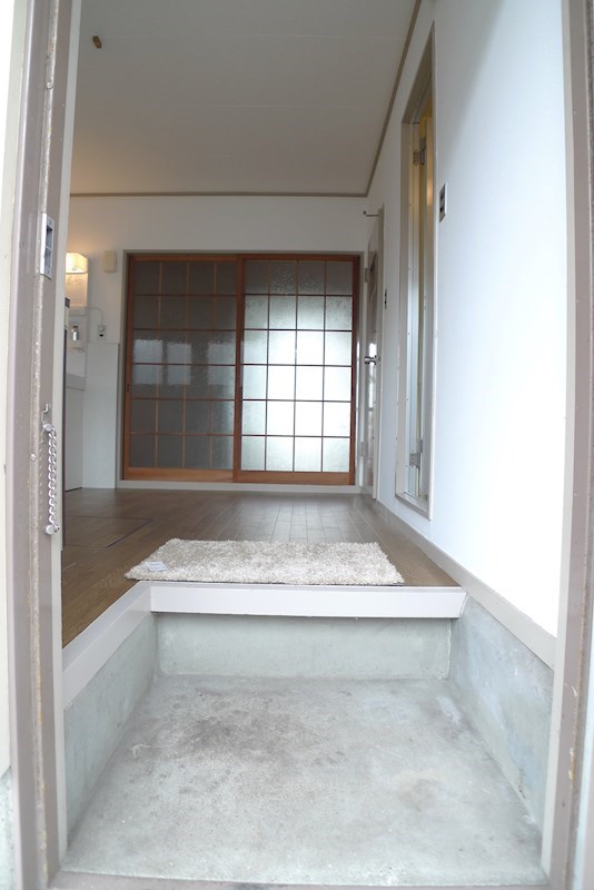 玄関　写真は別室