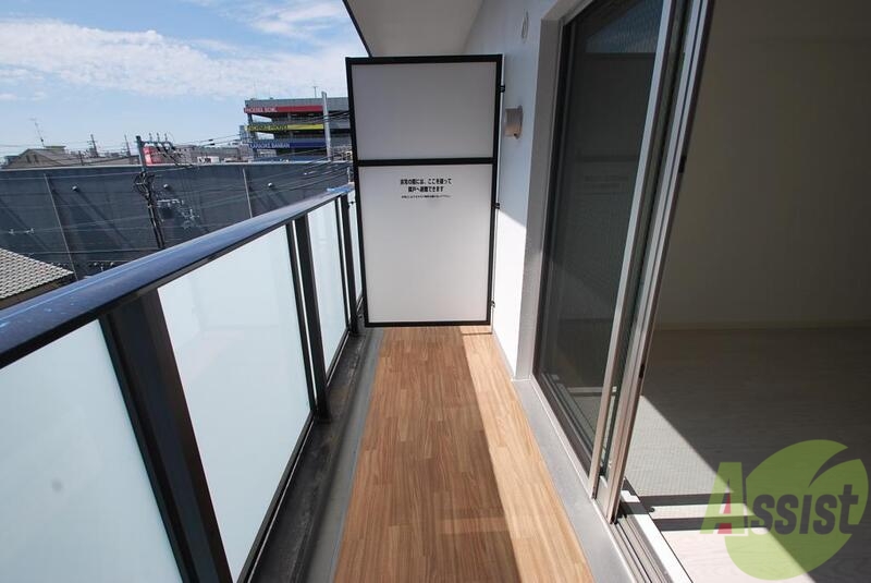 バルコニー　広々バルコニー日もしっかり入りますよ！！