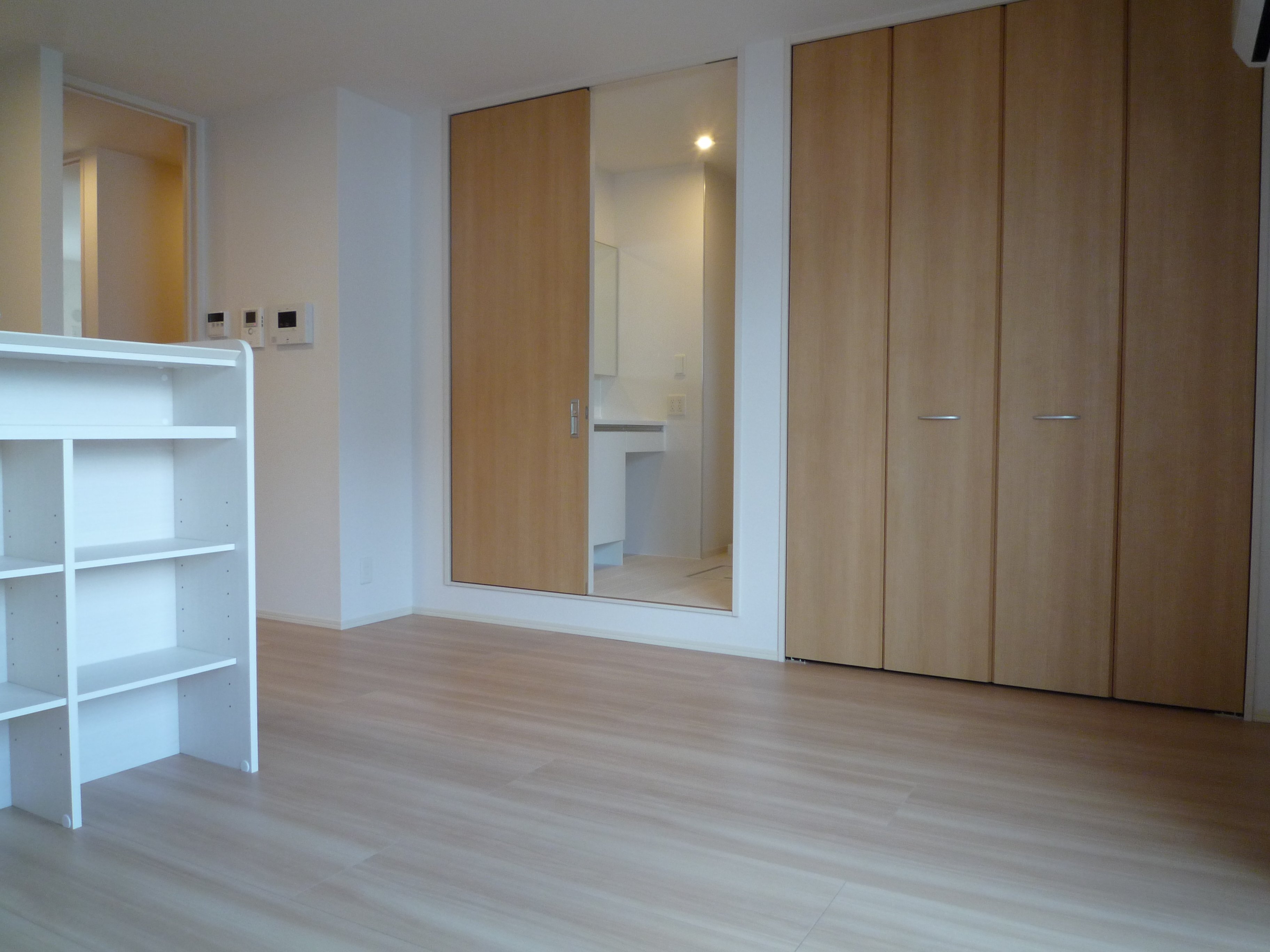 居室・リビング　別号室写真