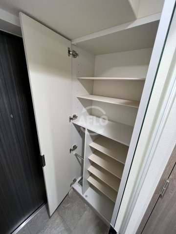 玄関　プレサンス南堀江スタイルズ　玄関収納