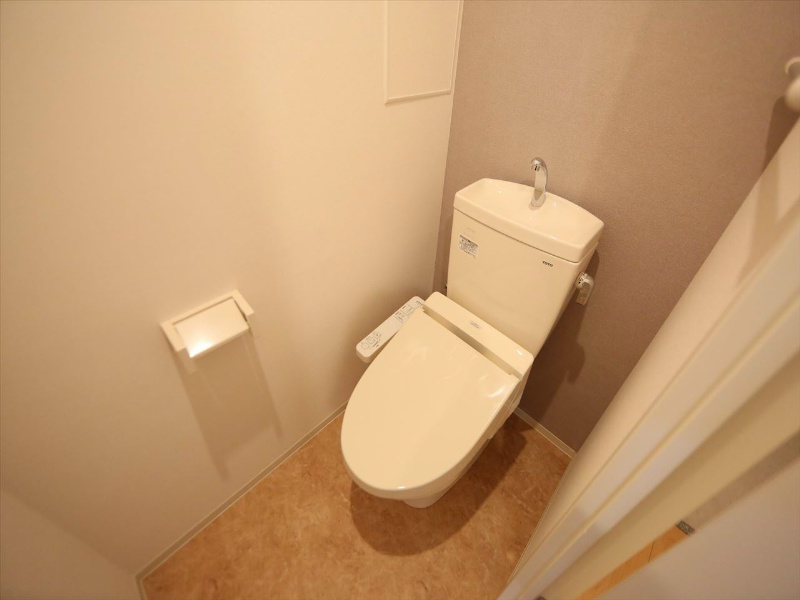 トイレ　温水洗浄便座付トイレ