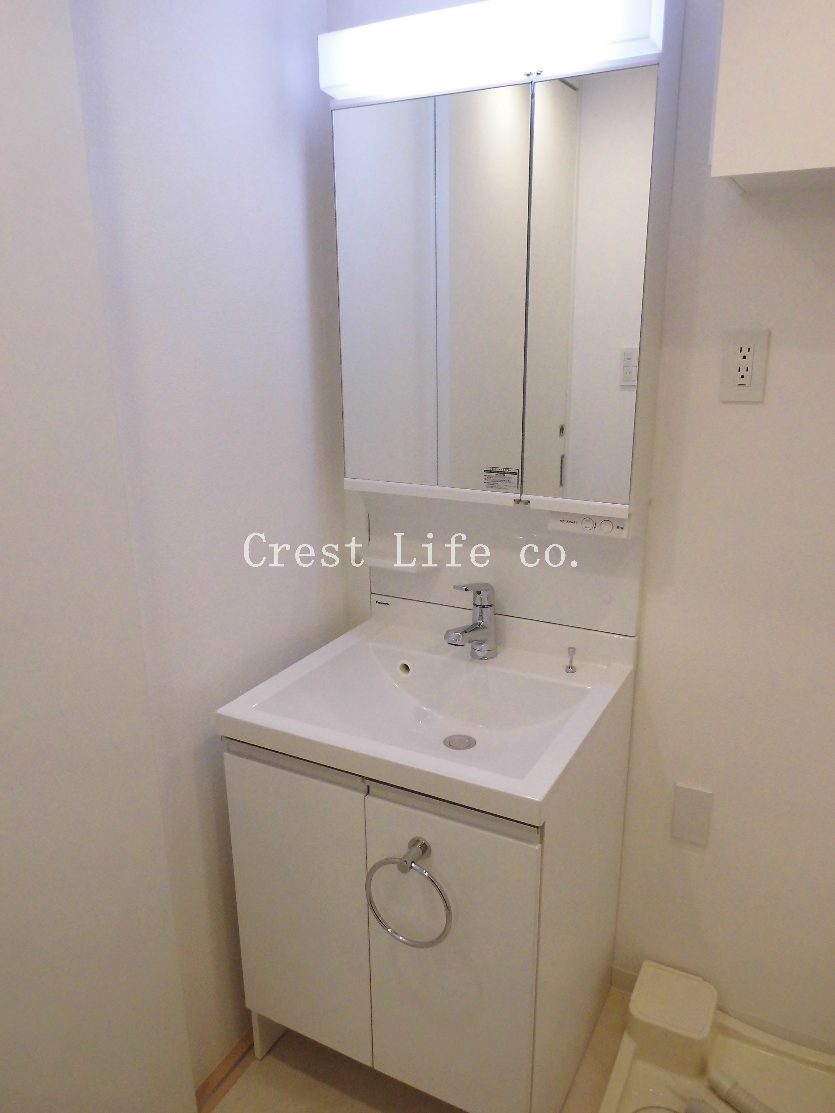 洗面設備　シャワー付き洗面化粧台