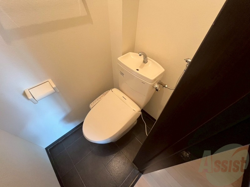 トイレ　こちらはトイレです。清潔感があり、安心して使用できます。