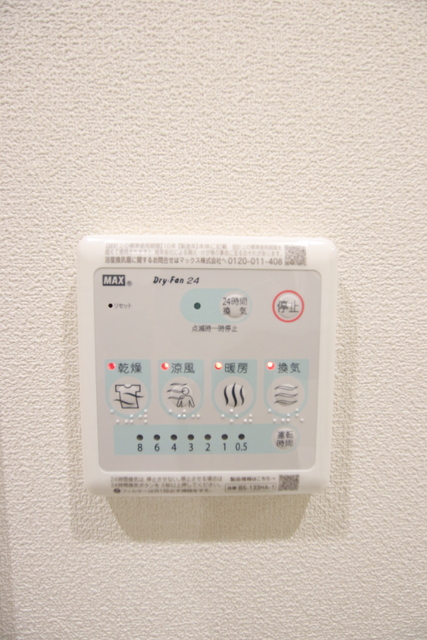 バス・シャワールーム　浴室乾燥暖房機パネル