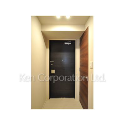 玄関　同タイプ18階のお部屋を撮影。仕様が異なることがあります。