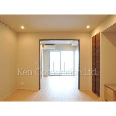 居室・リビング　同タイプ18階のお部屋を撮影。仕様が異なることがあります。