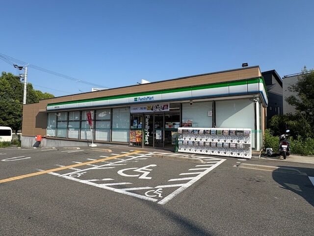 コンビニ　ファミリーマート箕面粟生外院店（コンビニ）まで1078m