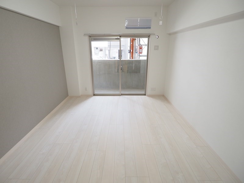 居室・リビング　白基調のお洒落なお部屋です