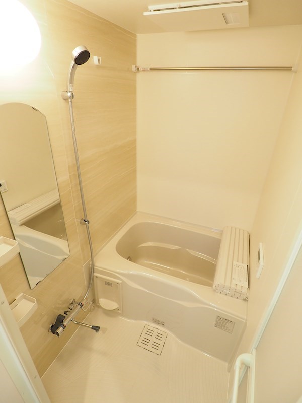 バス・シャワールーム　ピッカピカのお風呂です