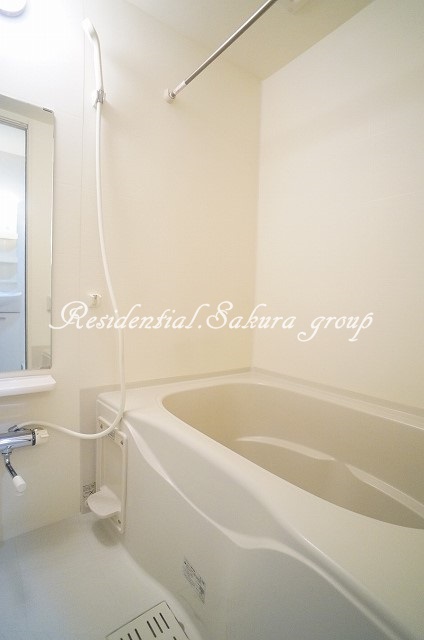 バス・シャワールーム　嬉しい追い焚き・浴室乾燥機付きです♪