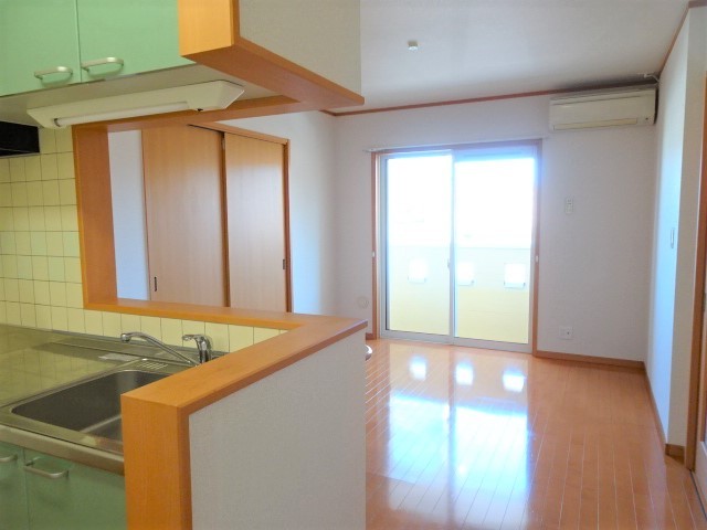 居室・リビング　南向きのＬＤＫ１０．５帖です