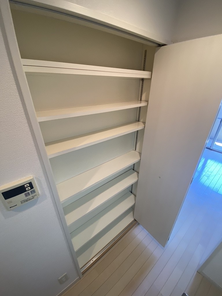 その他　キッチン背面の収納棚♪