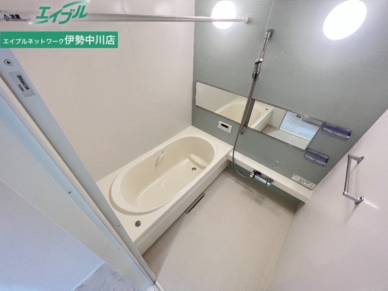 バス・シャワールーム　別部屋の写真です。