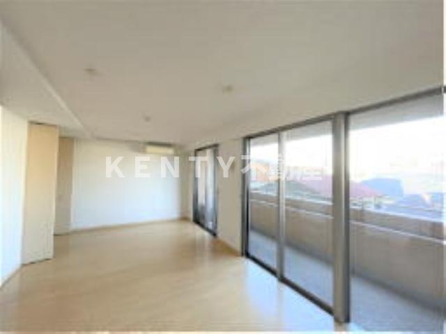 居室・リビング　こちらのリビングで趣味の時間をお楽しみください