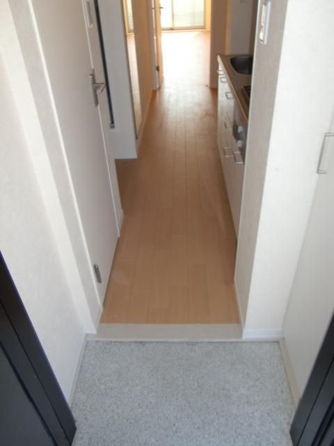 玄関　シューズボックス大き目です。