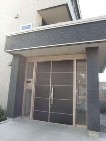 エントランス　オートロック付の物件です