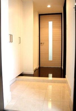 玄関　(別室参照写真)