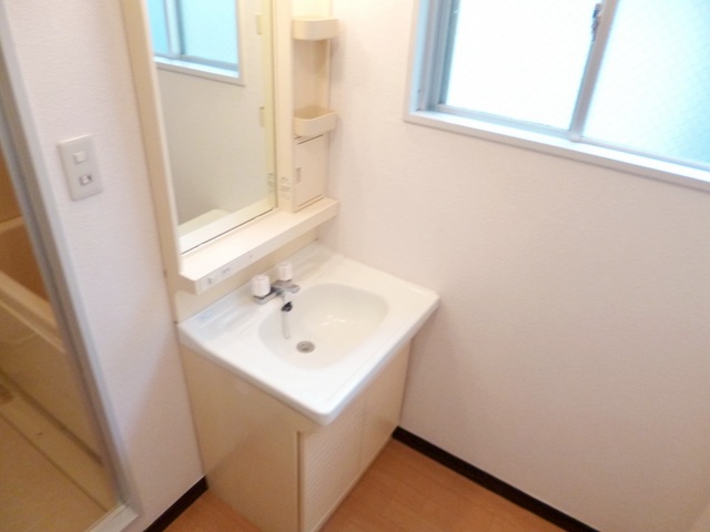 洗面設備　独立洗面台・脱衣所付いてます。