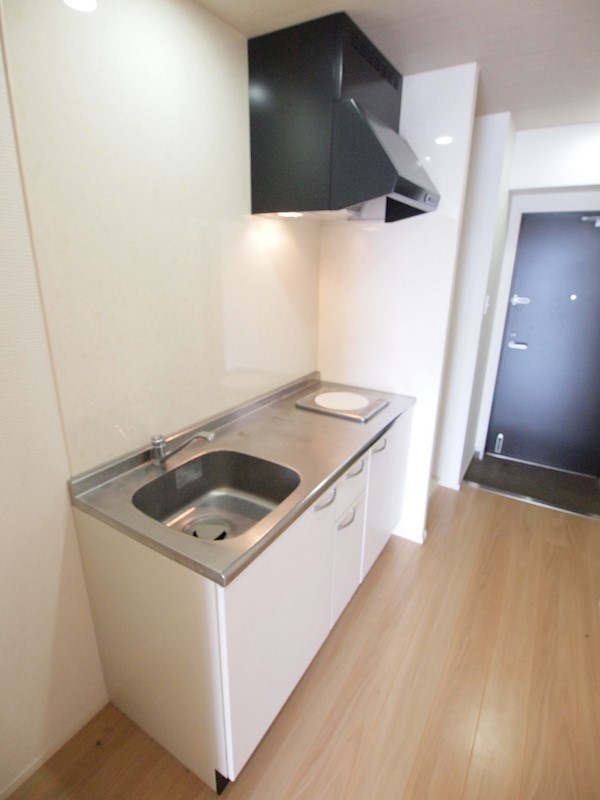 キッチン　オシャレなデザイナーズ。調理スペース広々。