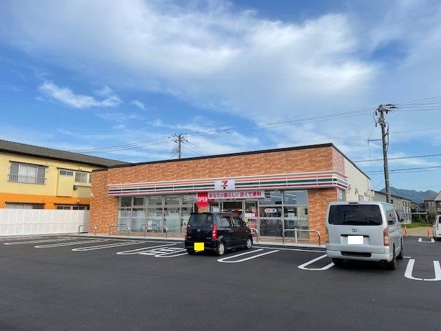 コンビニ　セブンイレブン（コンビニ）まで1030m