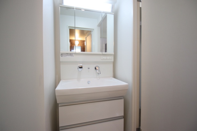 洗面設備　※別室の参考写真の為、現況優先です。