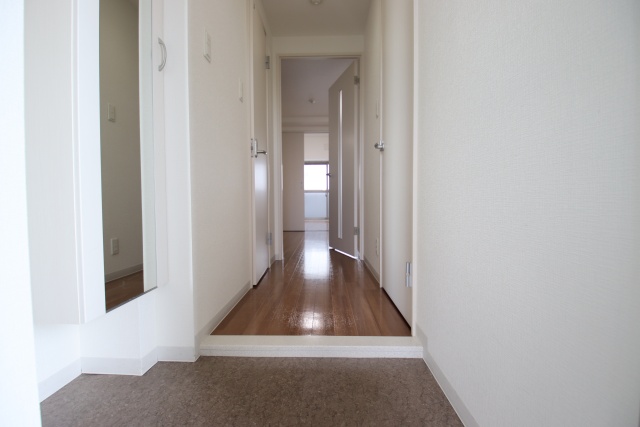 玄関　※別室の参考写真の為、現況優先です。