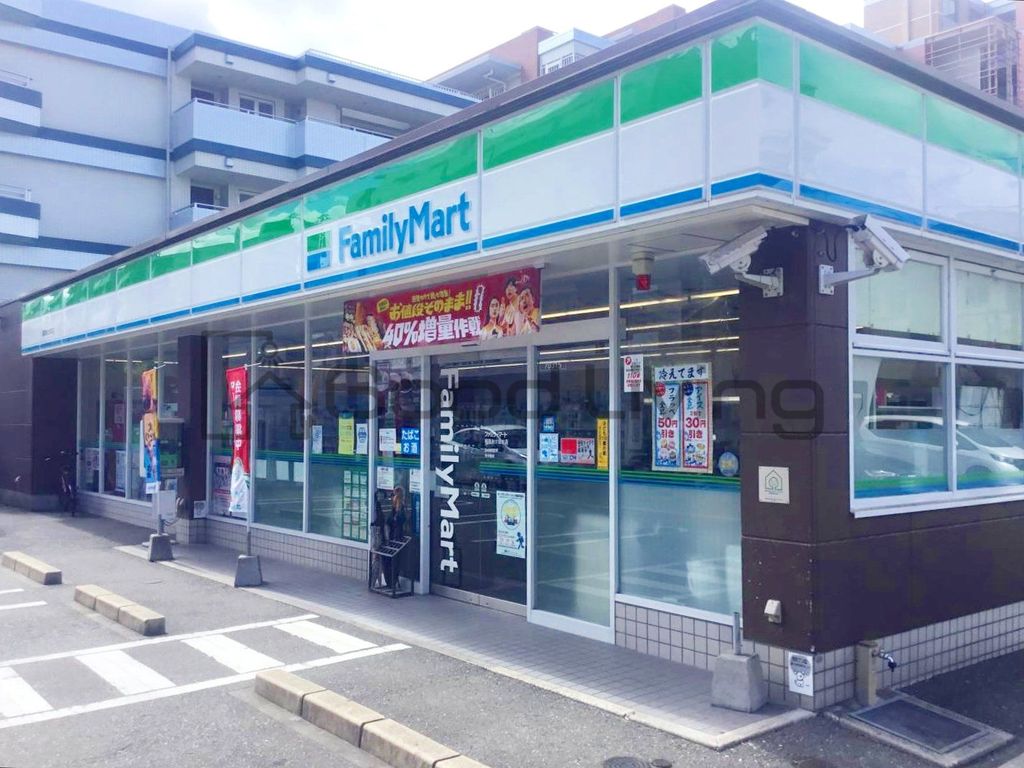コンビニ　ファミリーマート福岡あけぼの店（コンビニ）まで110m