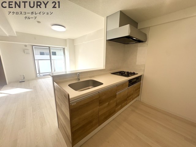 キッチン　人気の対面式システムキッチン！3口ガスコンロ付き！