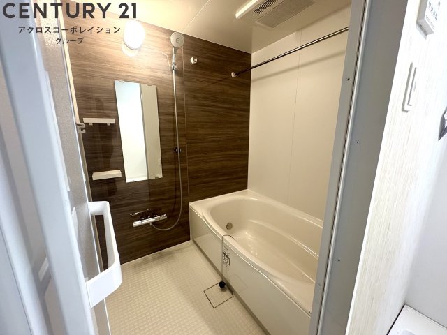 バス・シャワールーム　追い焚き機能・浴室乾燥機付きで便利！