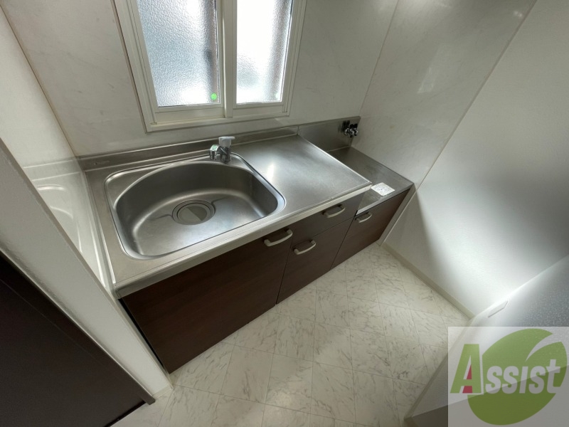 キッチン　シンプルなキッチンです。ガスコンロも設置できる仕様です。