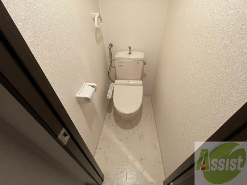 トイレ　ウォシュレット機能がついたトイレです。安心して使用できます。