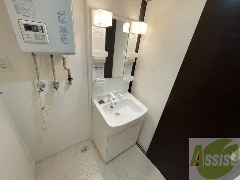 洗面設備　シャンプードレッサー。身支度はここでばっちり。