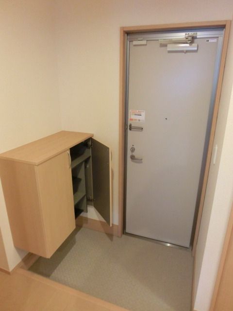 玄関　カードキー　広めの玄関