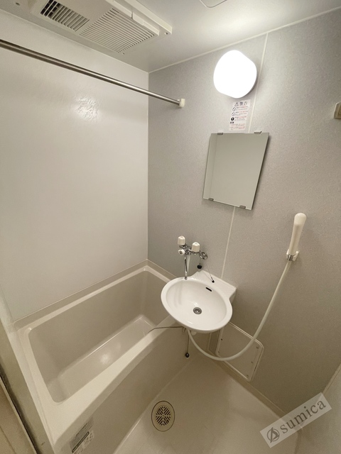 バス・シャワールーム　ちょうど良いサイズ。お掃除もラクラクです。