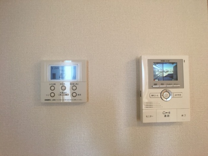 その他設備　録画機能付カラーモニターインターホンと給湯リモコン