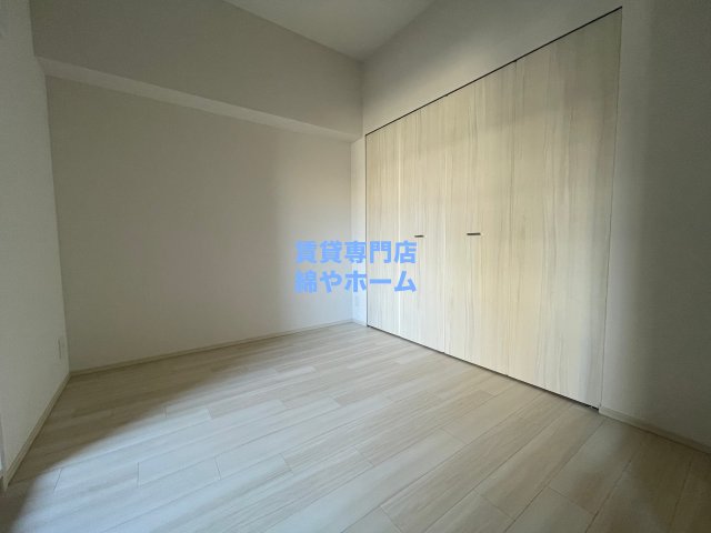 その他部屋・スペース　開放的な寝室です