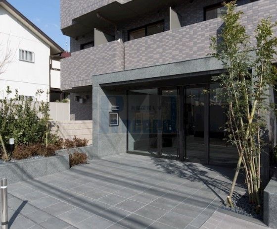 バルコニー　きれいなエントランス！