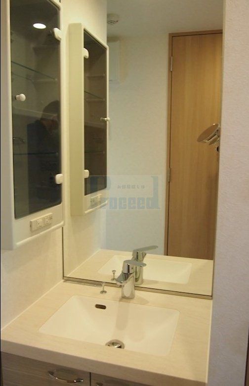 洗面設備　うれしい独立洗面台！