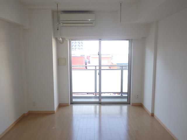 居室・リビング　参考写真（同物件別部屋）