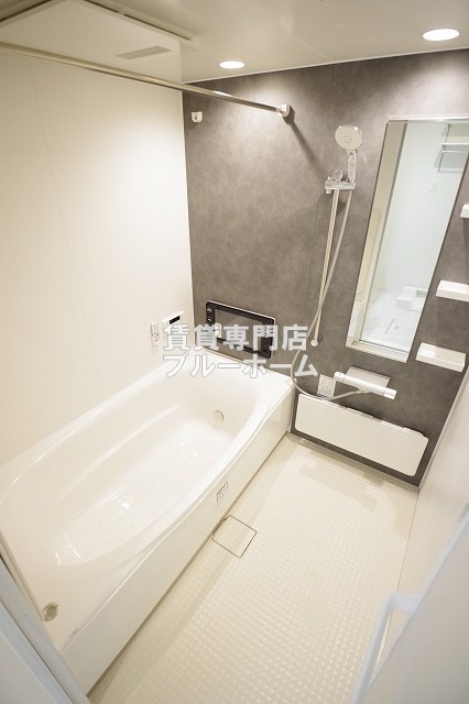 バス・シャワールーム　浴室乾燥機・追い炊き機能付きのお風呂です！