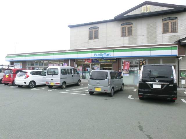 コンビニ　ファミリーマート熊本長嶺南店（コンビニ）まで210m