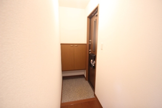 玄関　※別号室の写真です